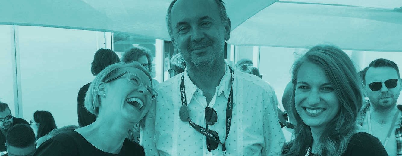 Na sliki: direktorica usposabljanja MIDPOINT Barbora Struss, vodja izobraževanja Danijel Hočevar in projektna vodja Kristyna Plhonova na sprejemu v Cannesu.
